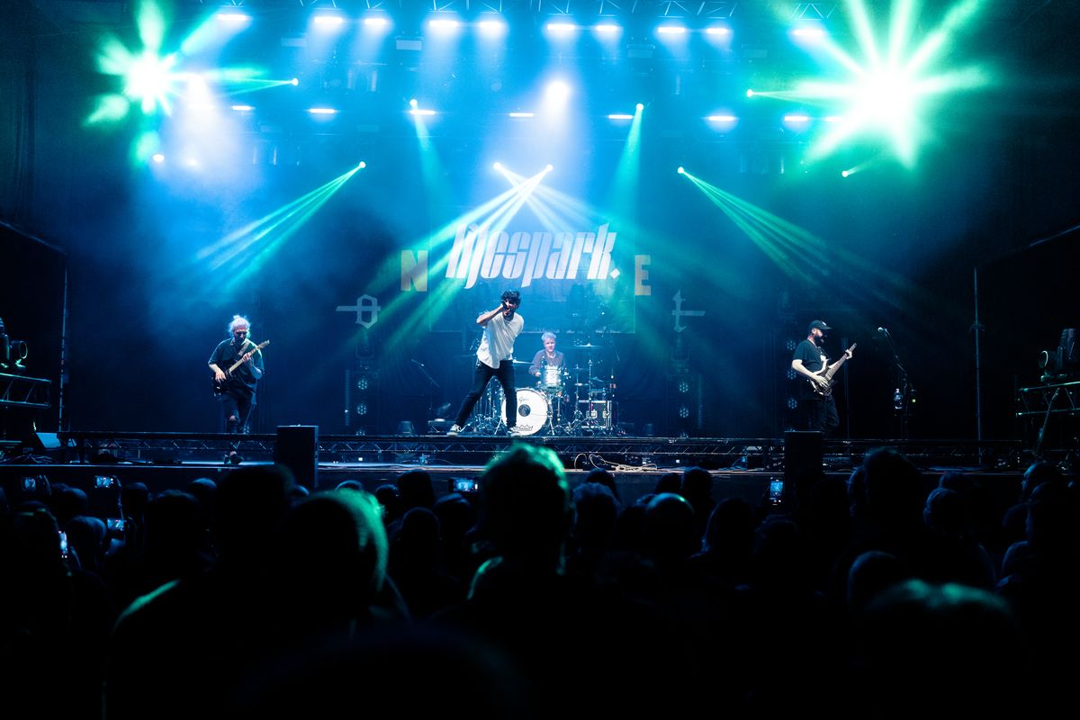 lifespark. live in Budapest